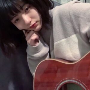 蒔田彩珠ギター画像